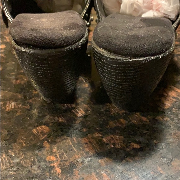 Black clogs🍓 - Picture 2 of 3